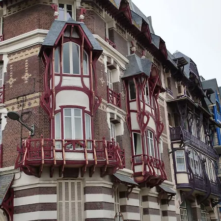 50m de la plage, Apt. dans la Villa Française Appartement